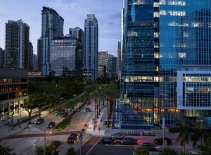 Hotel AKA Brickell - Diverse Dining Options On-Site