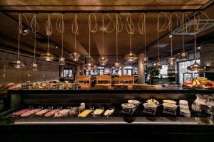 Hotel Roermond Next Door - Amenities and Services