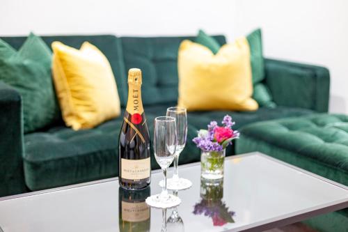 Hotel Shepherds Bush London - Attentive and Friendly Staff