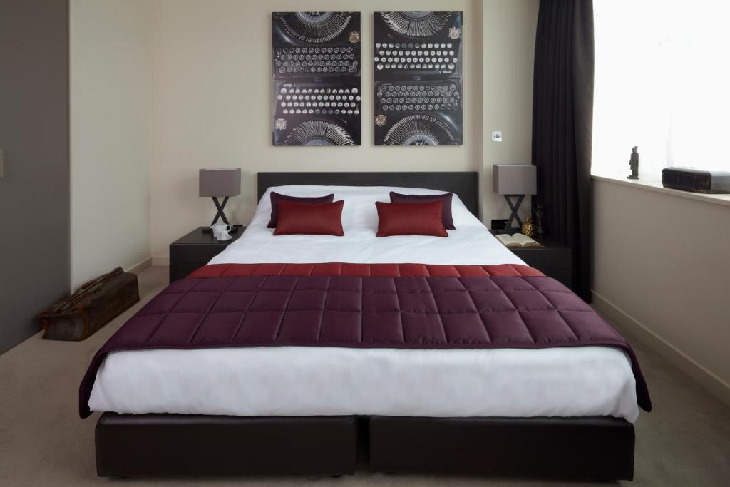 Hotel Xanadu Review