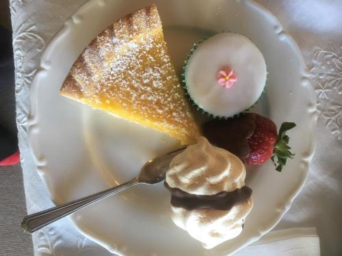 House on the Hill Bed and Breakfast - Guest Ratings and Feedback