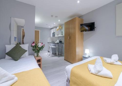 Hyde Park Executive Apartments - Location and Accessibility