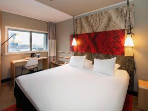 Ibis Amsterdam Centre - Room Types and Features