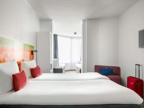Ibis Styles Amsterdam City - Guest Experience Highlights