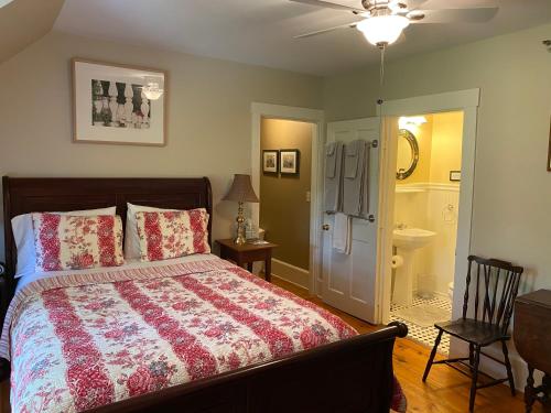James Place Inn Bed and Breakfast - Property Amenities and Facilities