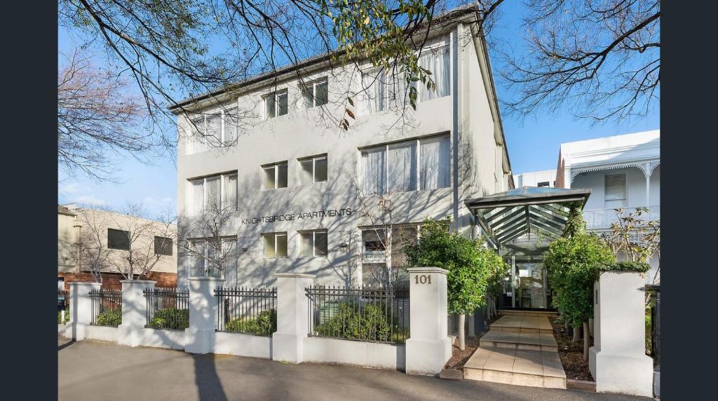 Knightsbridge Apartments Review