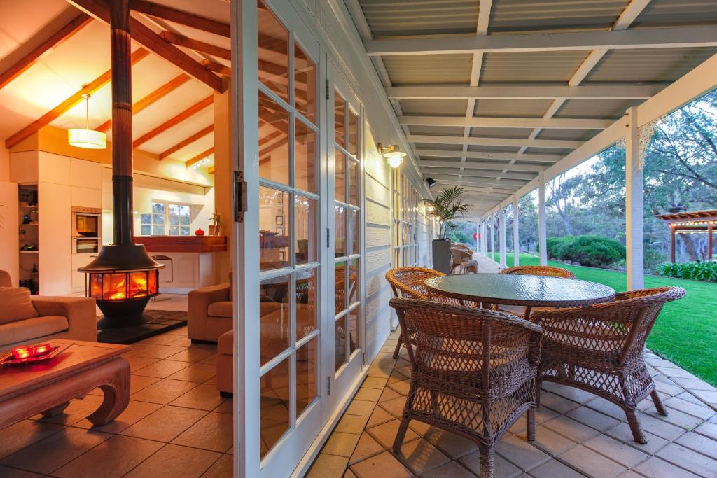 Llewellins Guest House Review