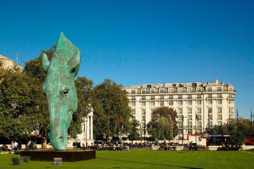 London Marriott Hotel Park Lane - Luxurious Amenities