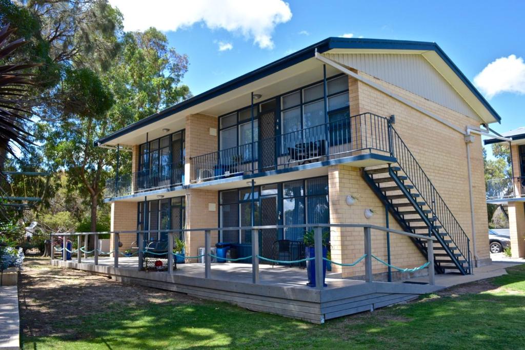Longbeach Apartments Review