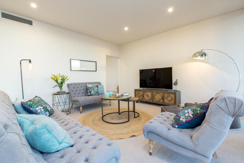 Luxury Four Bedroom Apartment with Swimming Pool Review
