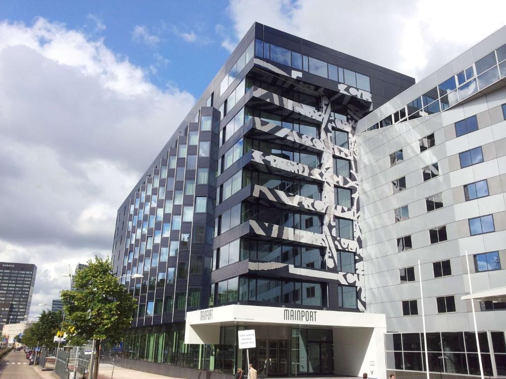 Mainport Hotel Rotterdam, Curio Collection by Hilton Review
