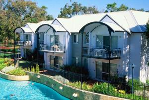 Mandurah Quay Resort - Dining and Amenities
