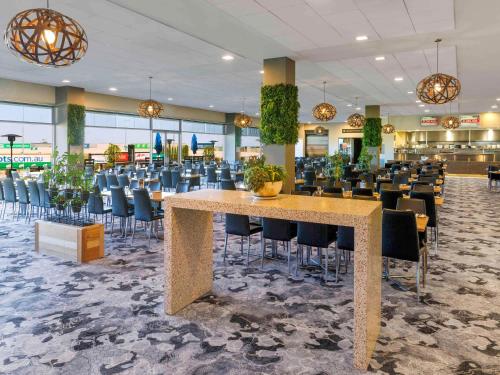 Mantra Melbourne Melton - Dining Options