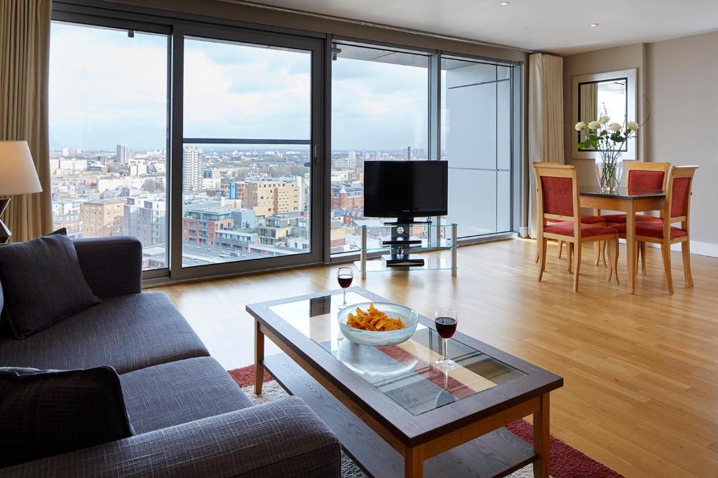 Marlin Aldgate Tower Bridge Review