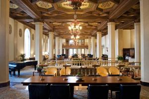 Marriott Syracuse Downtown - Dining and Facilities