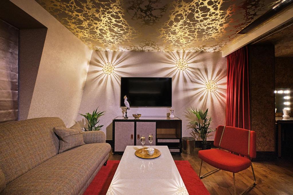 Megaro Hotel Review