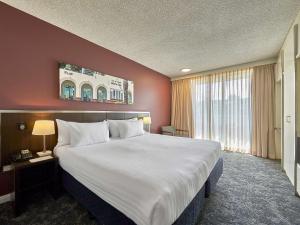 Mercure Perth On Hay - Dining and Cuisine