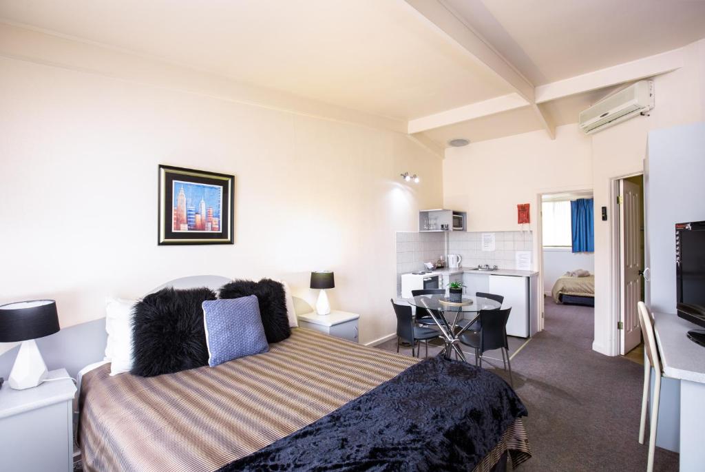 Mid City Motel Review