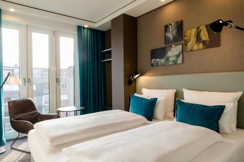 Motel One Amsterdam-Waterlooplein - Room Features
