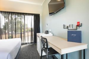 Nightcap at Excelsior Hotel - Dining and Restaurant Options