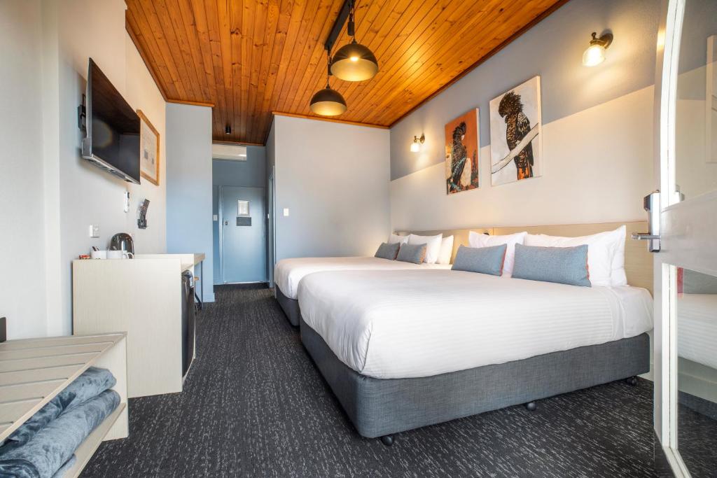 Nightcap at Federal Hotel Mt Gambier Review