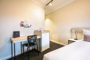 Nightcap at Hendon Hotel - Dining and Culinary Offerings