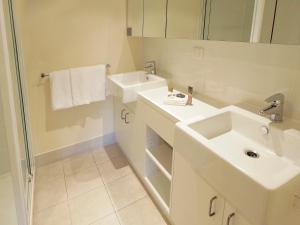 Oaks Melbourne on Lonsdale Suites - Apartment Amenities