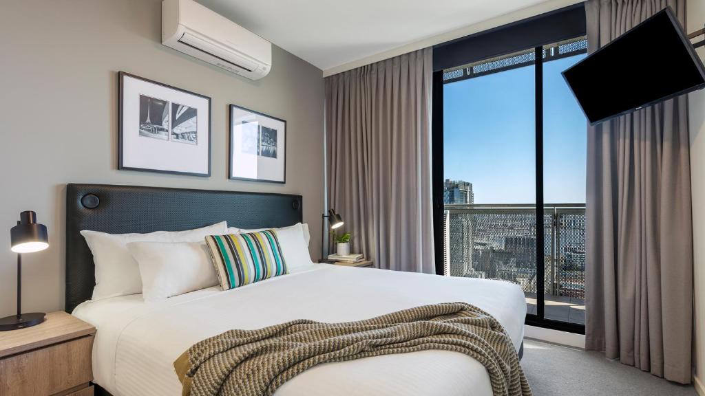 Oaks Melbourne on William Suites Review