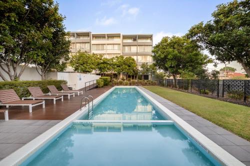 Oaks Nelson Bay Lure Suites - Guest Reviews Breakdown