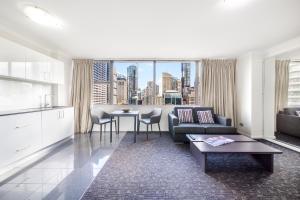 Oaks Sydney Hyde Park Suites - Room Features Breakdown
