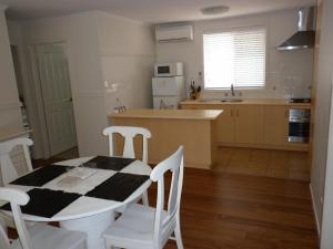 Oceana Holiday Units - Apartment Amenities