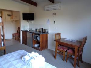 Off Mountain Accommodation - Outdoor Facilities and Activities