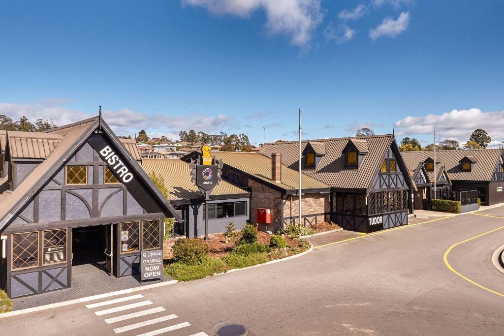 Olde Tudor Hotel Review