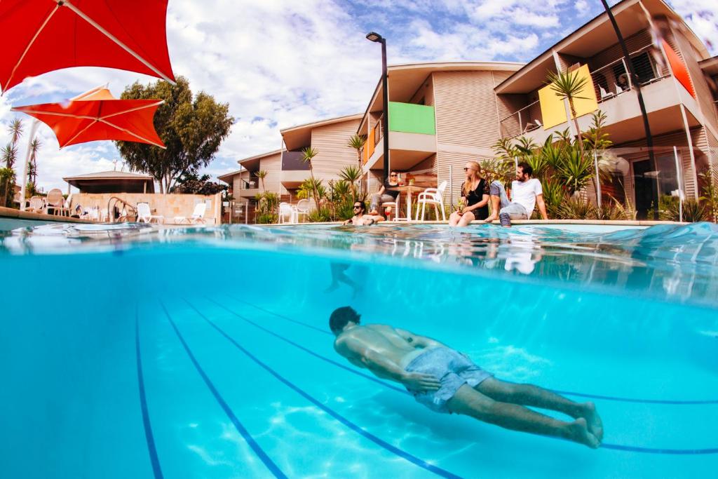 Onslow Beach Resort - Dining and Amenities