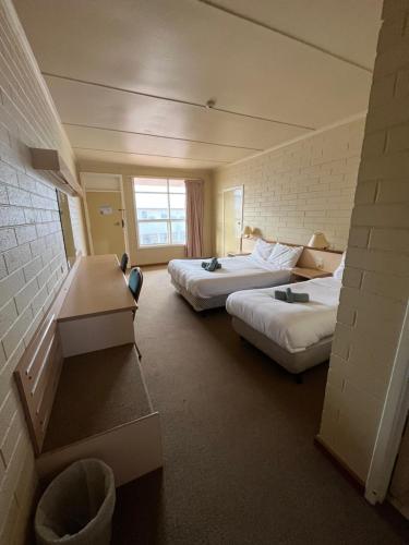 Opal Inn Hotel, Motel, Caravan Park - Room Types and Features