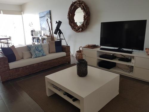 Penthouse on Bright Point - Apartment Amenities and Features