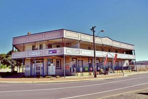 Pingelly Hotel - Amenities and Services