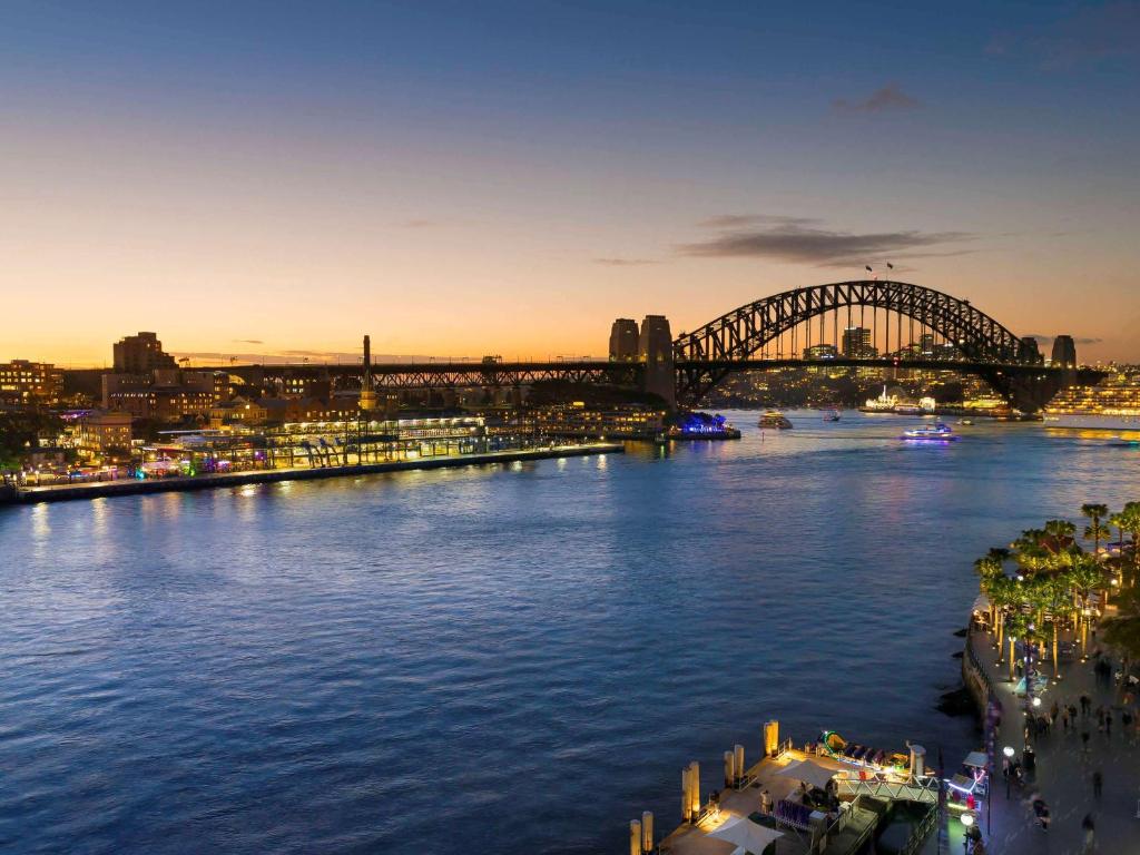 Pullman Quay Grand Sydney Harbour - Excellent Location and Nearby Attractions