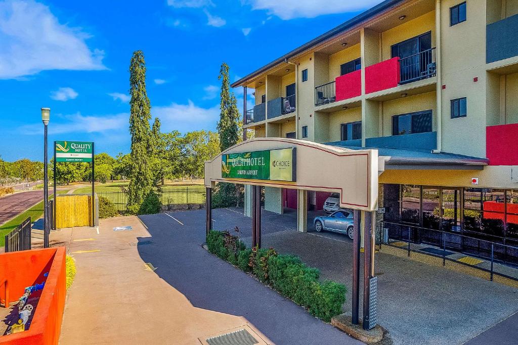 Quality Hotel Darwin Airport - Outdoor Swimming Pool