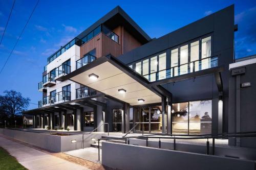 Quality Hotel Lakeside - Room Features and Amenities