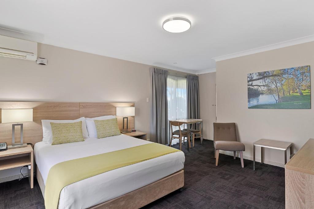 Quality Inn Carriage House - Dining and Breakfast Options