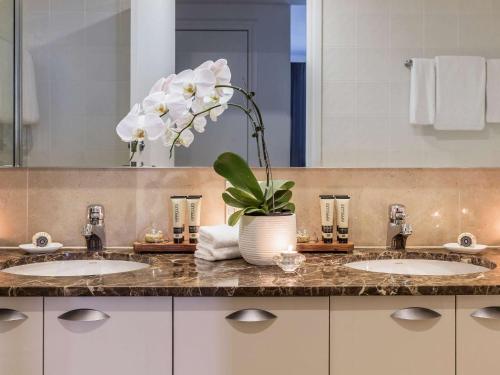 Quay West Suites Melbourne - Facilities and Amenities