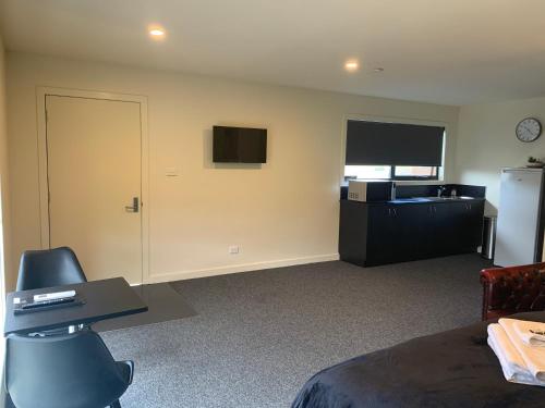 Queens Arms Hotel - Guest Reviews and Experiences