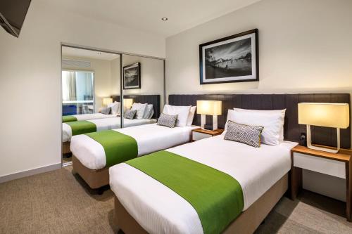 Quest Chatswood - Dining and Kitchenette