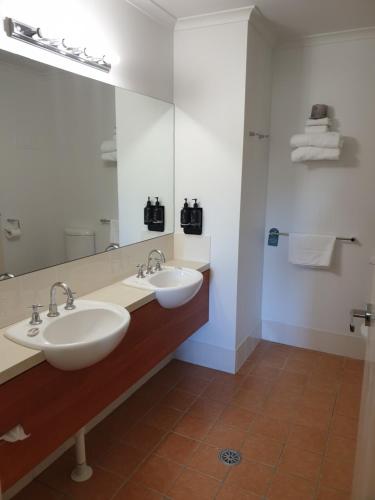 Ramada Encore Belconnen - Guest Services and Facilities