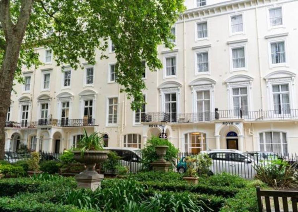 Rove Hotel London Paddington - Amenities for Convenience and Relaxation