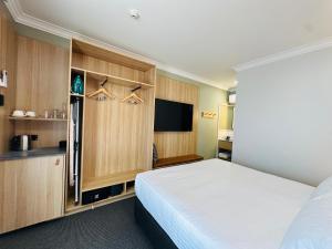 Royal Hotel-Motel - Room Features