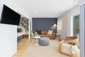 Salt Resort & Spa - Private Apartments by Holiday Management Company - Location and Accessibility