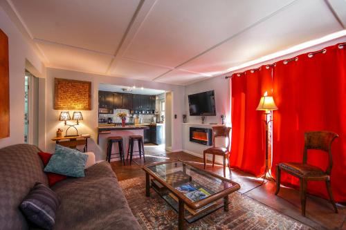 Serene Mountain Getaway, Hot Tub, Sauna, Lake View, Swim, Fish, Hiking, EV Plugin - Outdoor Amenities