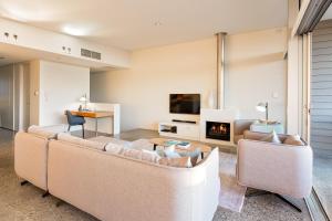 Smiths Beach Resort - Dining and Culinary Offerings